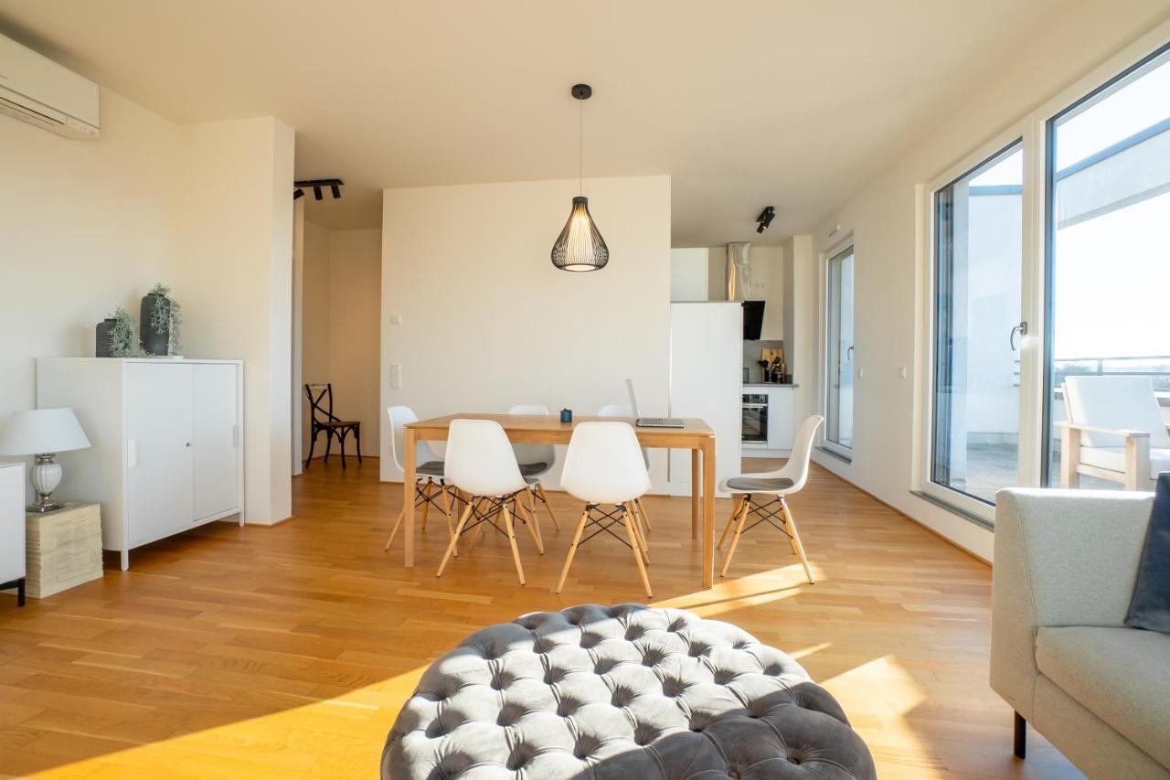 Penthouse I Dachterrasse I Tiefgaragenstellplatz I Nahe Bhf, Joho, Brita-arena Apartment *